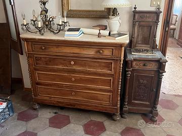 cassettone antico con marmo