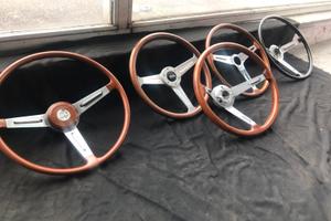 N. 5 Volanti per autovetture marca Alfa Romeo