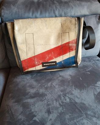 Freitag F12 Dragnet