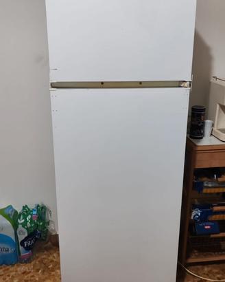 Frigorifero Indesit con freezer