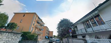 Ampio trilocale con terrazzo e garage a Como