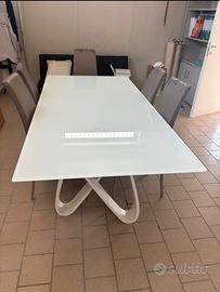 Tavolo in vetro bianco