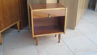 VECCHIO COMODINO VINTAGE