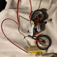 Gioco d’epoca moto Honda con telecomando