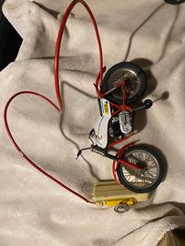 Gioco d’epoca moto Honda con telecomando