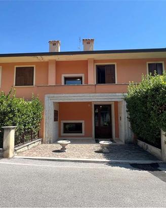 San Mariano, Appartamento con le caratteristiche