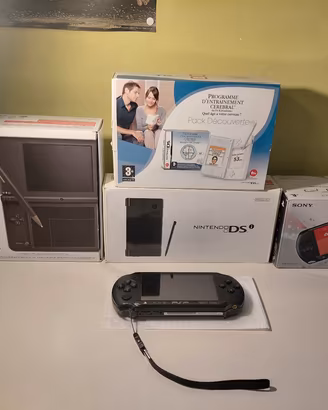 Lotto console Sony e Nintendo con scatola e non