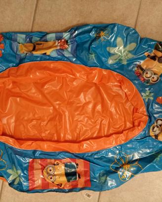 piscina, salvagente, canottino con volante 