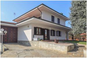 Villa di 595 m² con più di 5 locali e box auto dop