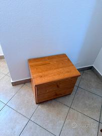 Comodino due cassetti in legno