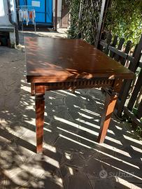 tavolo in legno in arte povera 