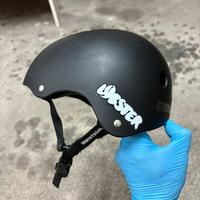 Casco pattinaggio e skateboard