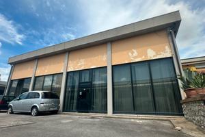 Capannone Immobile magazzino rivendita uffici