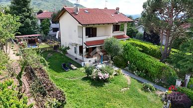 VILLA A SCHIERA D'ANGOLO A COAZZE