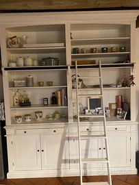 Libreria con scaletta