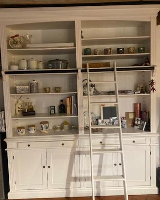 Libreria con scaletta