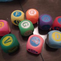 gioco cubi lettere e numeri