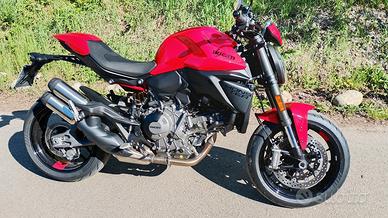Ducati Monster 890+ rossa