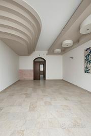 Locale commerciale in centro paese - 055