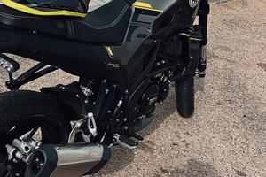 Moto benelli leoncino 250