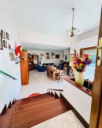 Pressi via Pascoli ampio appartamento su 2 livelli