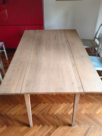 Tavolo da soggiorno allungabile in legno naturale