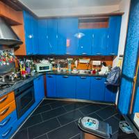 Cucina angolare colore blu