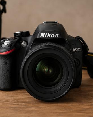 Nikon D3200 + Obiettivo AF-S Nikkor 18-105mm