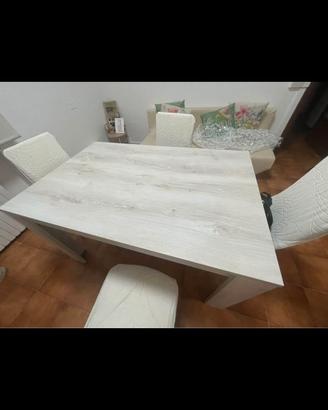 Tavolo allungabile e sedie