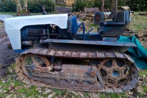 Trattore agricolo a cingoli