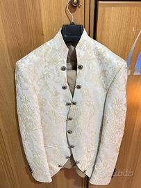 Vestito elegante uomo targato scintille