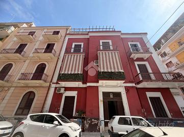MONOLOCALE A BARI