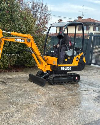 E279- MINI ESCAVATORE NEUSON 15Q