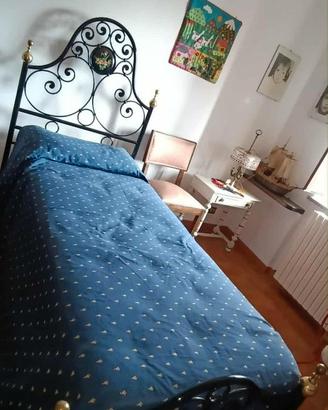 Letto singolo in ferro battuto con decoro ('900)