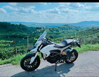Hyperstrada
