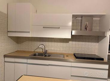 CUCINA COMPLETA CON ISOLA