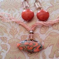 Parure collana e orecchini tonalità rosa salmone