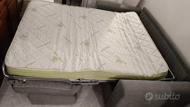 tavolo , divano e lavatrice 