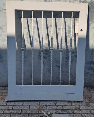 cancelletto pedonale con attacchi 