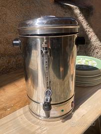 Grande caffettiera e urna