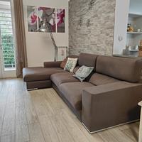 divano con chaise longue 