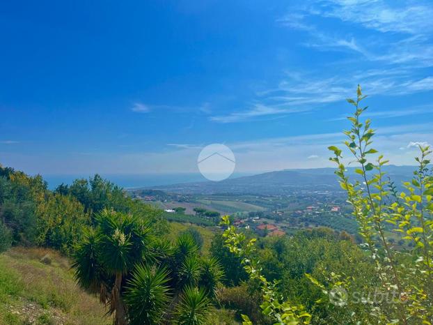 3 LOCALI A ROSETO DEGLI ABRUZZI