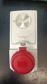 Presa interbloccata verticale Schneider 