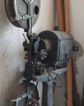 Proiettore cinematografo antico