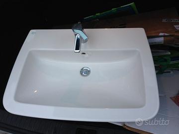 Lavabo e rubinetto
