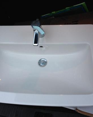 Lavabo e rubinetto