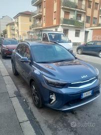 kia stonic 28000 km ybrida 2024 