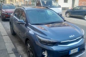 kia stonic 28000 km ybrida 2024 