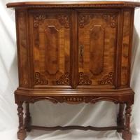 Mobile in stile spagnolo