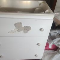 Lettino, seggiolone, fasciatoio,mangia pannolini..